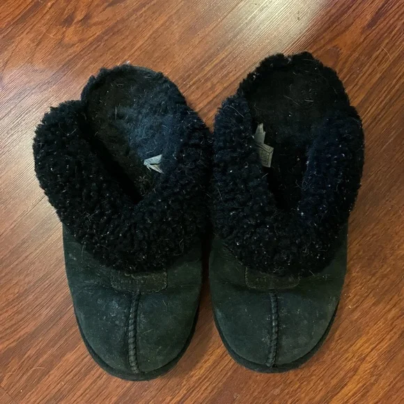 UGG Black Women's Shoes - Picture 2 of 3